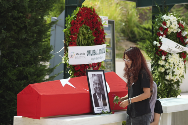 Öldürülen Cumhuriyet savcısı Ercan Kayhan gözyaşları içinde son yolculuğuna uğurlandı