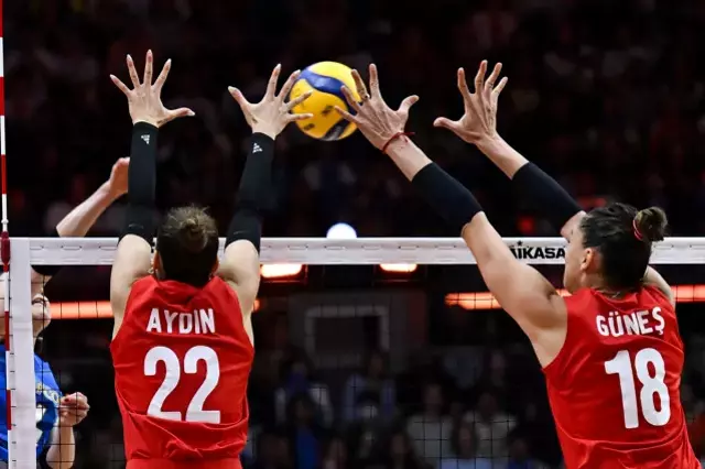 Dünya Kadınlar Voleybol Şampiyonası Yarı Finalinde Tarihi Başarı: Türkiye Finalde
