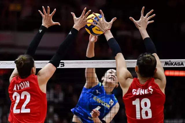 Dünya Kadınlar Voleybol Şampiyonası Yarı Finalinde Tarihi Başarı: Türkiye Finalde