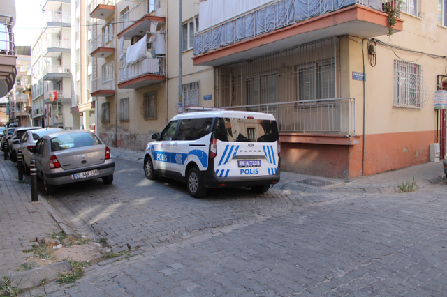 Ceset sanıldı, kötü kokunun arkasından 'çöp' çıktı