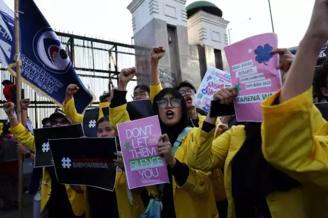 Endonezya'da Bakan Görevden Alındı, Protestolar Şiddetlendi