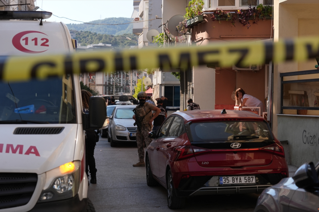İzmir'de 2 polisimizi şehit eden saldırganın yakalanma anı: Üzerinde bomba var, vur abi vur