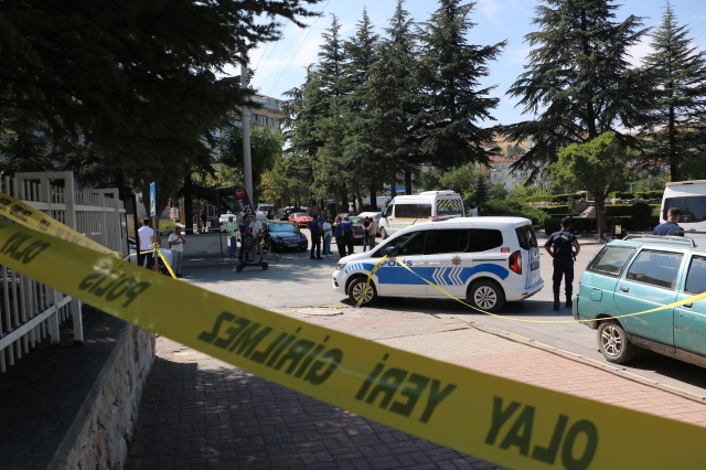 Eski eşi tarafından katledilen genç kadın ve annesi yan yana toprağa verildi