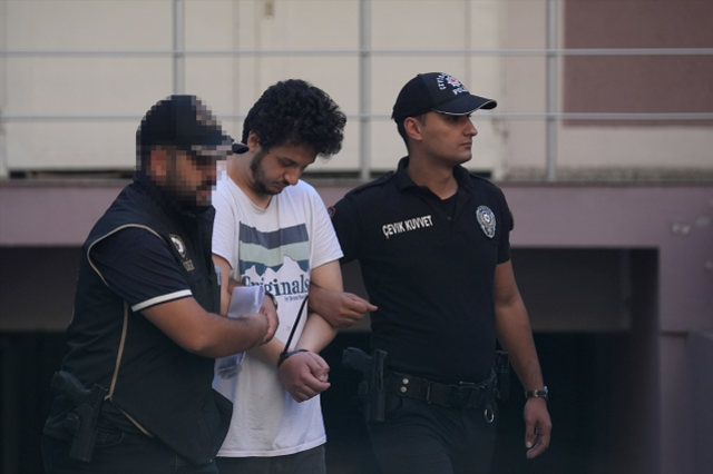 İzmir karakol saldırısı: Saldırgan dahil 9 şüpheli için tutuklama talebi