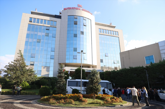 Bayrampaşa Belediyesi'ne operasyonda MHP yöneticisi de gözaltında