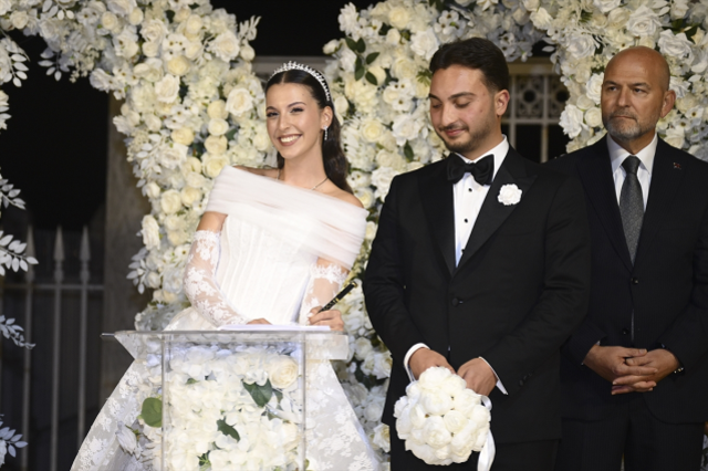 Fahrettin Altun'un oğlu evlendi! İşte ilk kez görüntülenen gelini