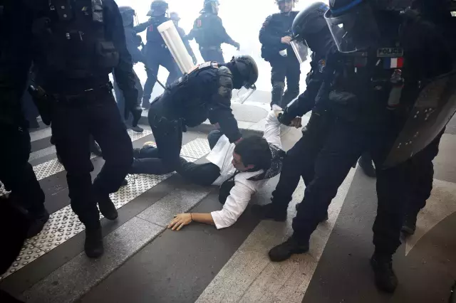Fransa'da Bütçe Kesintileri Protesto Ediliyor: 110 Gözaltı