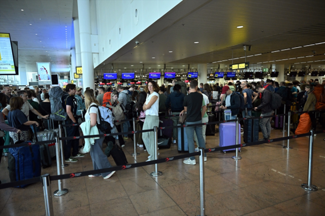 Avrupa'daki havalimanlarına siber saldırı! Uçuşlar iptal edildi, yolcular bagajlarıyla ortada kaldı