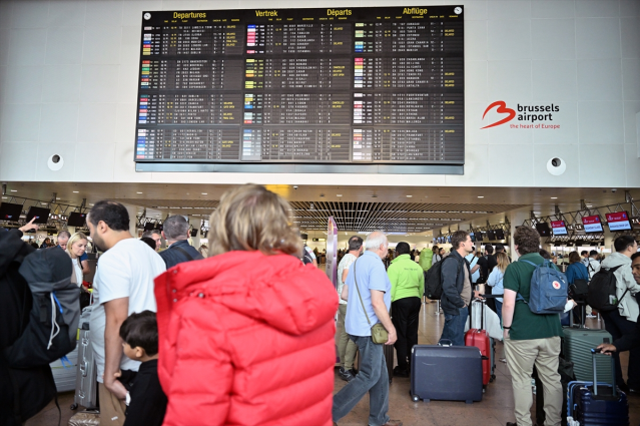 Avrupa'daki havalimanlarına siber saldırı! Uçuşlar iptal edildi, yolcular bagajlarıyla ortada kaldı