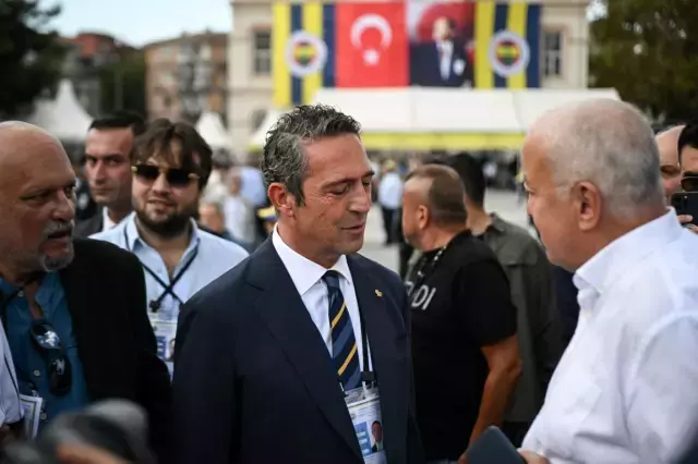 Fenerbahçe kongresinde gerginlik! 'Trabzon' sorusu stadı karıştırdı