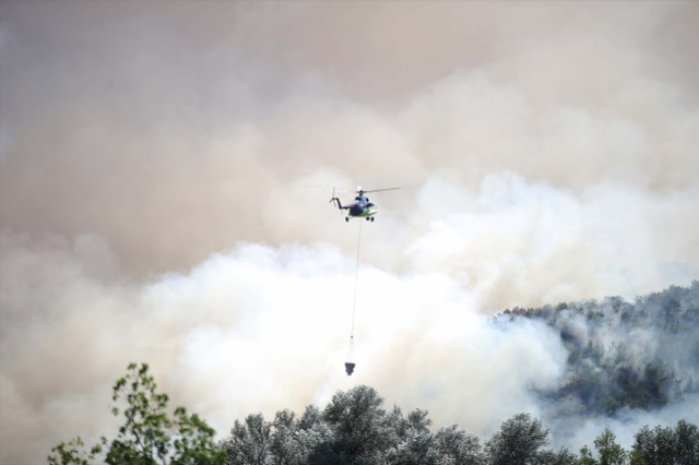 Muğla ve Antalya günlerdir yanıyor! Ekipler ölümden döndü, rüzgar alevleri harlıyor