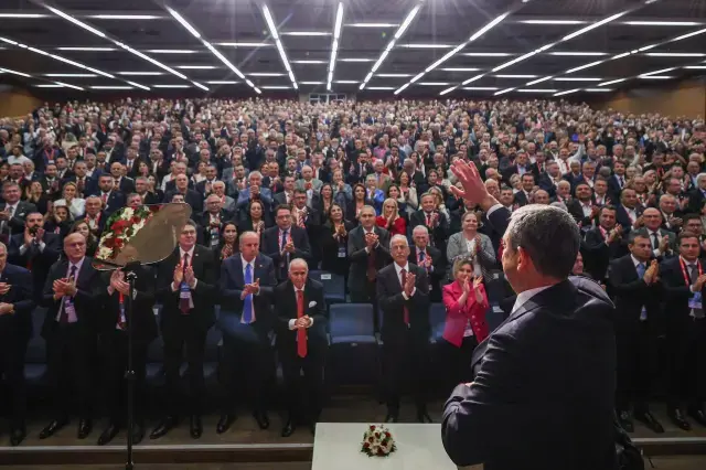 CHP'nin 22. Olağanüstü Kurultayı'nda PM ve YDK listeleri belli oldu