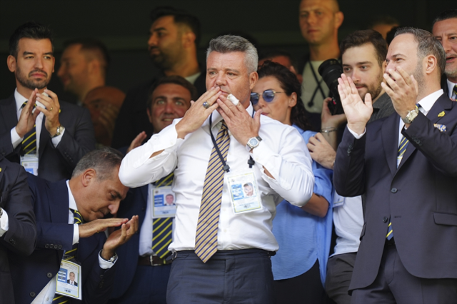 Fenerbahçe'nin yeni başkanı Sadettin Saran oldu Fenerbahçe'nin yeni başkanı Sadettin Saran oldu