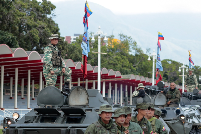 Venezuela, ABD Başkanı Trump'ın tehdidi karşısında sivillere askeri eğitim veriyor