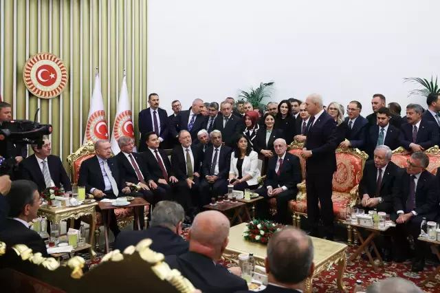TBMM açılış resepsiyonunda DEVA Partisi liderinin fotoğrafı