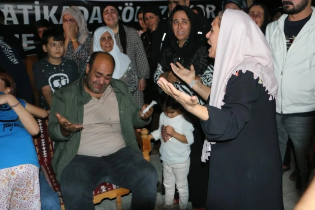 Cezaevinden çıkan Güran ailesi üyeleri, Narin'in mezarını ziyaret etti: Gözyaşları sel oldu