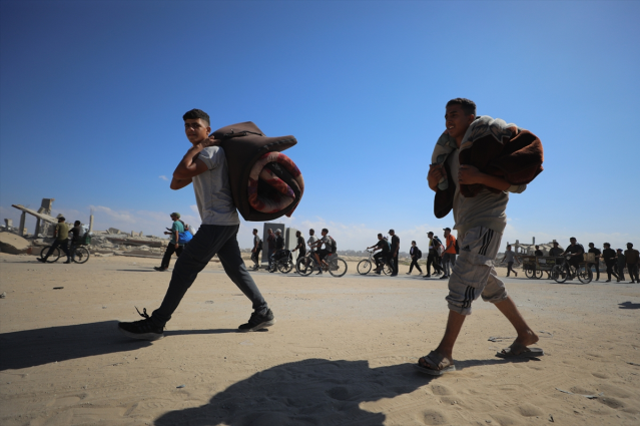 Filistinlilerin aylardır beklediği an! Gıda ve meyve yüklü tırlar Gazze Şeridi'ne giriş yaptı