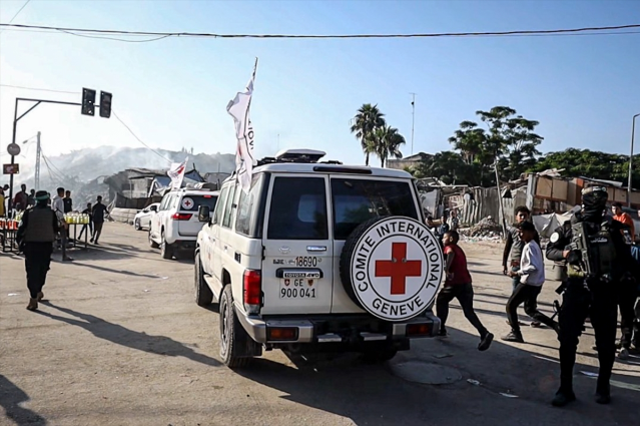 Gazze'de tarihi görüntüler! Hamas, 2. grup rehineleri teslim etti