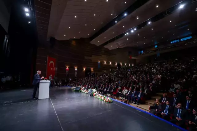 Kurtulmuş konuşma yaparken