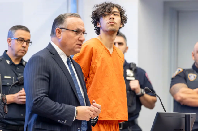 Annesinin sevgilisinin kafasını kesti, beynini kaşıkla çıkarıp blenderda öğüttü