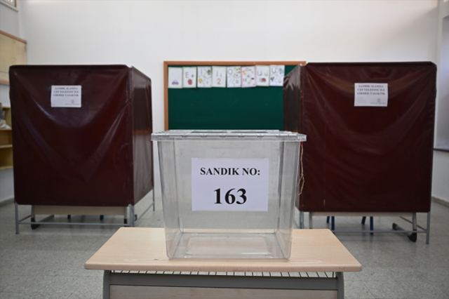 Komşu sandık başına gidiyor! Bir aday saatler kala çekildi