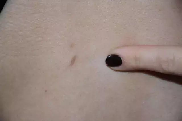 Küçük çocuk, komşu kızına dehşeti yaşattı