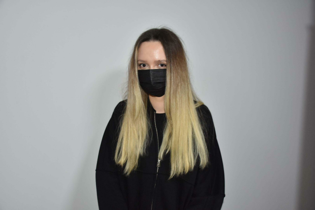 Küçük çocuk, komşu kızına dehşeti yaşattı