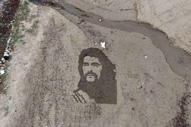 Alanya sahilinde Barış Manço sürprizi! Görenler hayran kaldı