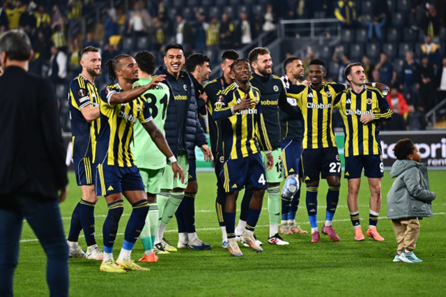 Atılan manşetleri görmeniz lazım! Bütün ülke Fenerbahçe'yi konuşuyor