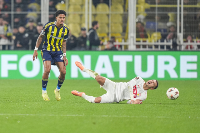 Atılan manşetleri görmeniz lazım! Bütün ülke Fenerbahçe'yi konuşuyor