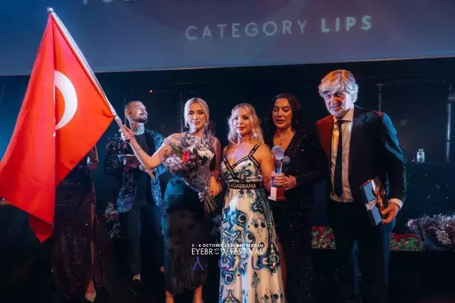 Cansu Durkun, Rotterdam'daki Eyebrow Festival YOU 2025'te Türkiye'yi Temsil Etti
