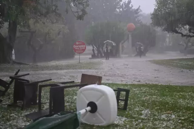 Antalya'da kuvvetli yağışın yol açtığı zararlar
