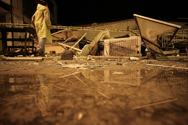 Balıkesir depremindeki yıkım görüntülendi