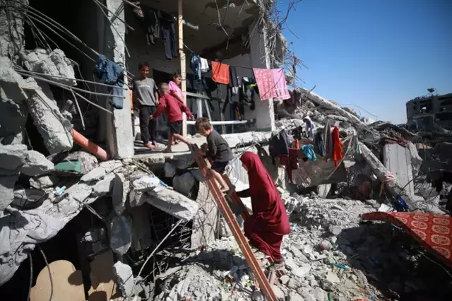 İsrail, Gazze'yi bombalıyor! Hamas'tan ilk açıklama geldi