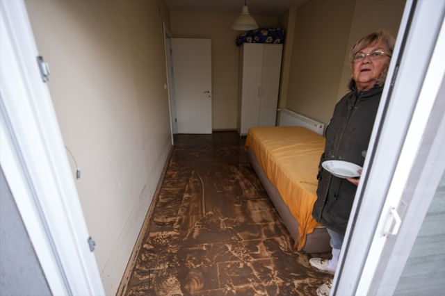 Sağanak sele döndü, vatandaşlar kabusu yaşadı: Her taraf çamur, balçık altında