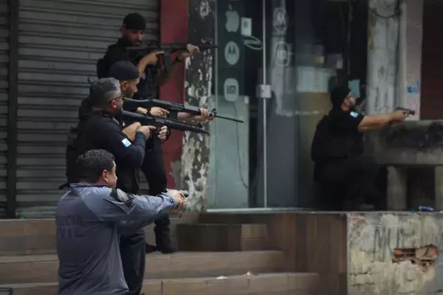 Brezilya'da tarihin en büyük operasyonu! 4'ü polis 60 kişi hayatını kaybetti