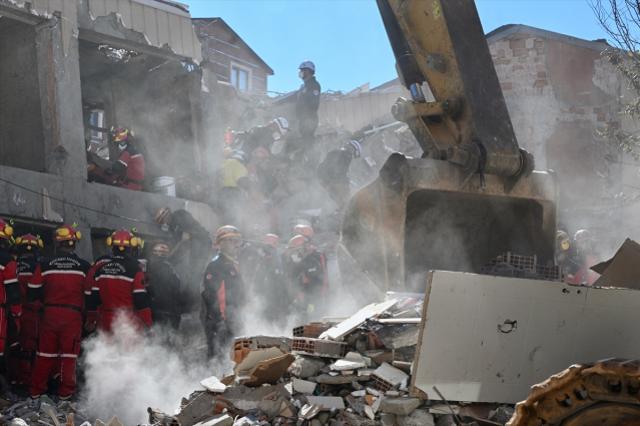 Eczanenin bulunduğu bina çevresinden görüntü