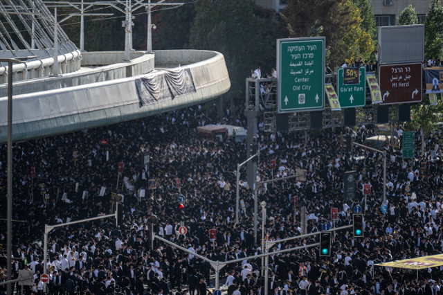 İsrail'de on binlerce Haredi sokaklara döküldü: Zorunlu askerliği istemiyoruz