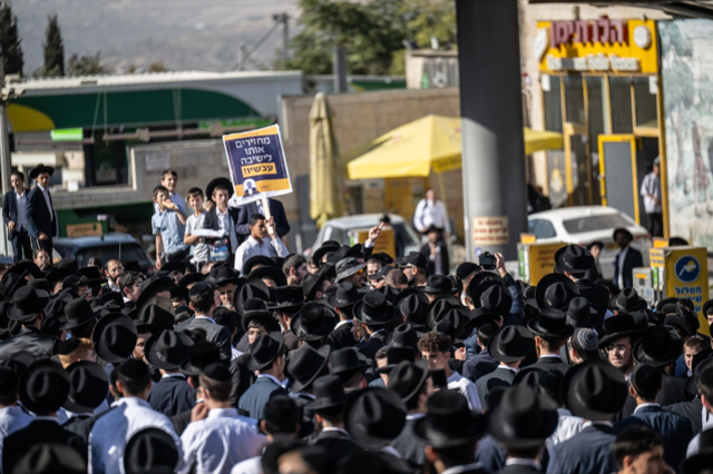İsrail'de on binlerce Haredi sokaklara döküldü: Zorunlu askerliği istemiyoruz