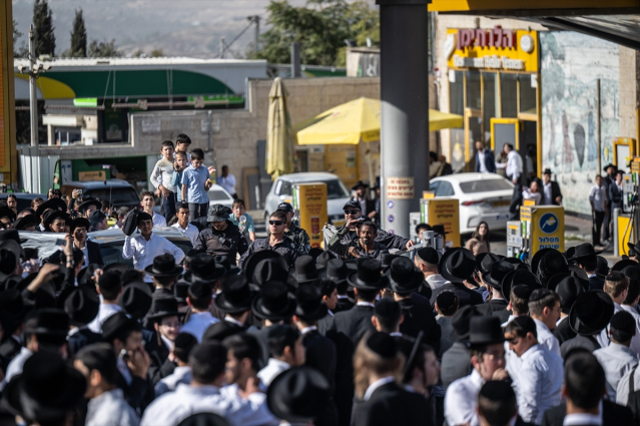 İsrail'de on binlerce Haredi sokaklara döküldü: Zorunlu askerliği istemiyoruz