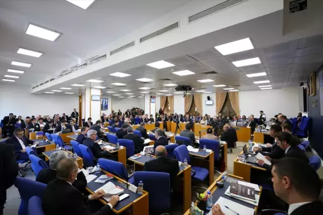 Bütçe Komisyonu'nda Numan Kurtulmuş salonu terk etti: Bu çok ağır bir hakaret