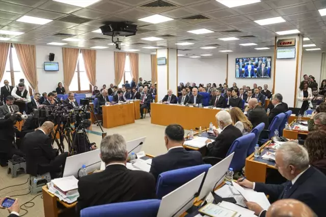 Bütçe Komisyonu'nda Numan Kurtulmuş salonu terk etti: Bu çok ağır bir hakaret