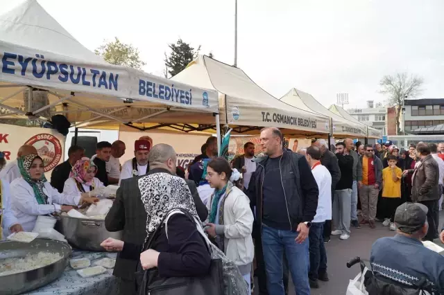 Görüntü İstanbul'dan! Bedava olduğunu duyan kuyruğa girdi