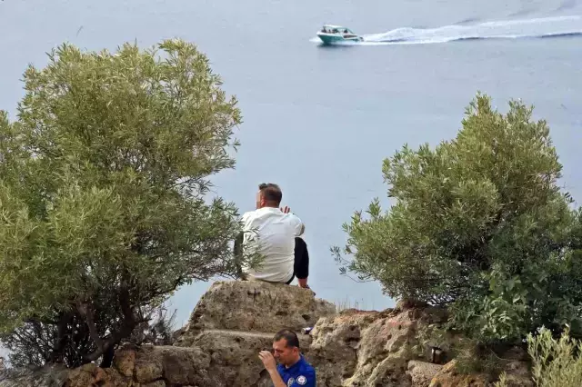 Biri ölümün ucunda, diğerleri keyfinde