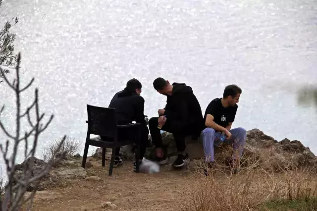 Biri ölümün ucunda, diğerleri keyfinde