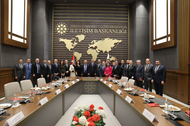 Türkiye Basın Federasyonu, İletişim Başkanı Burhanettin Duran'ı ziyaret etti