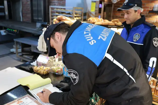 Denetime giden ekipler, ekmeğin gramajını görünce işletme sahibine teşekkür etti