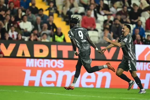 Beşiktaş, milli ara öncesi Antalyaspor engelini 3 golle geçti