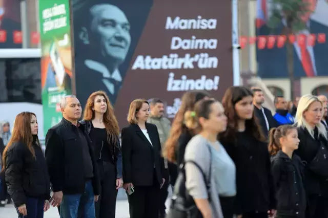 Saat 9'u 5 geçe Türkiye'de hayat durdu