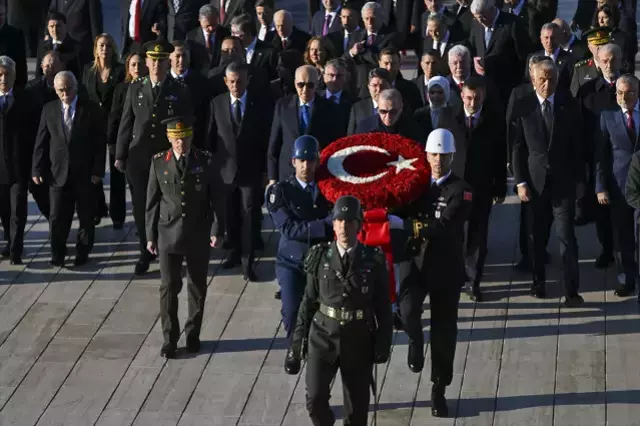 Saat 9'u 5 geçe Türkiye'de hayat durdu